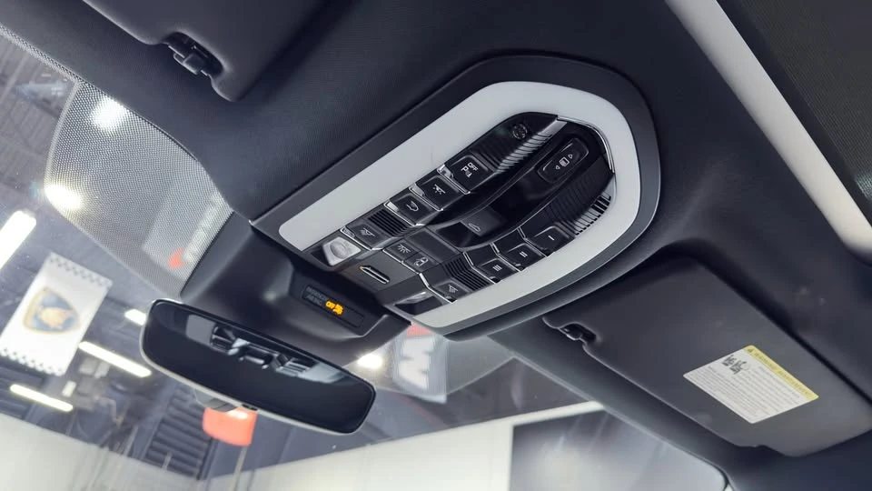 2023 Porsche Macan T - Image 17 of 20