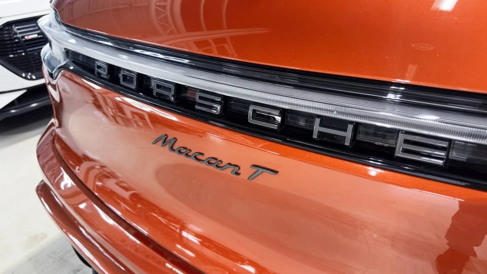 2023 Porsche Macan T - Image 10 of 20