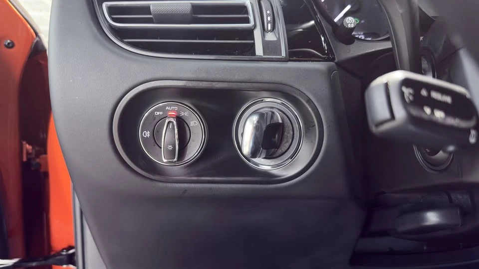 2023 Porsche Macan T - Image 19 of 20