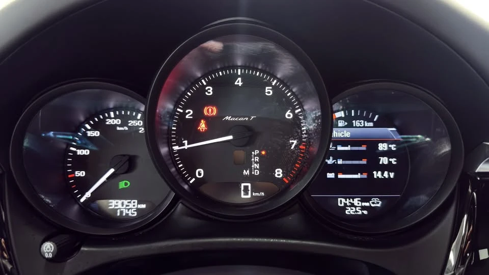 2023 Porsche Macan T - Image 13 of 20