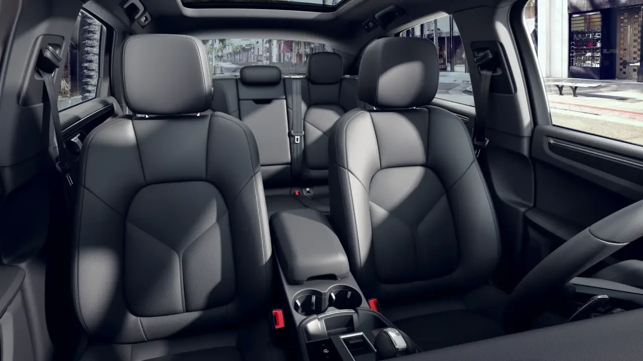 2023 Porsche Macan - Image 5 of 6