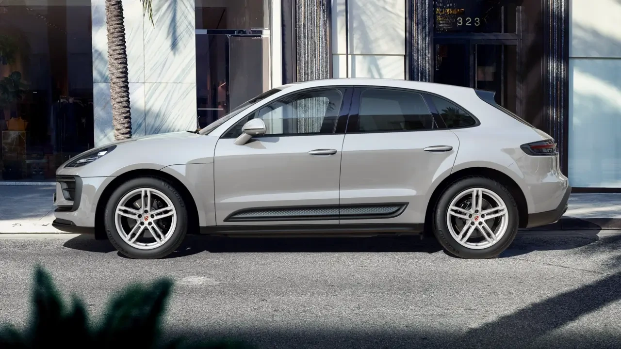 2023 Porsche Macan - Image 2 of 6