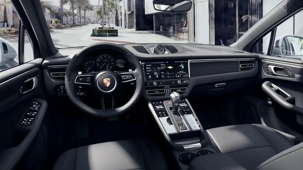 2023 Porsche Macan - Image 4 of 6