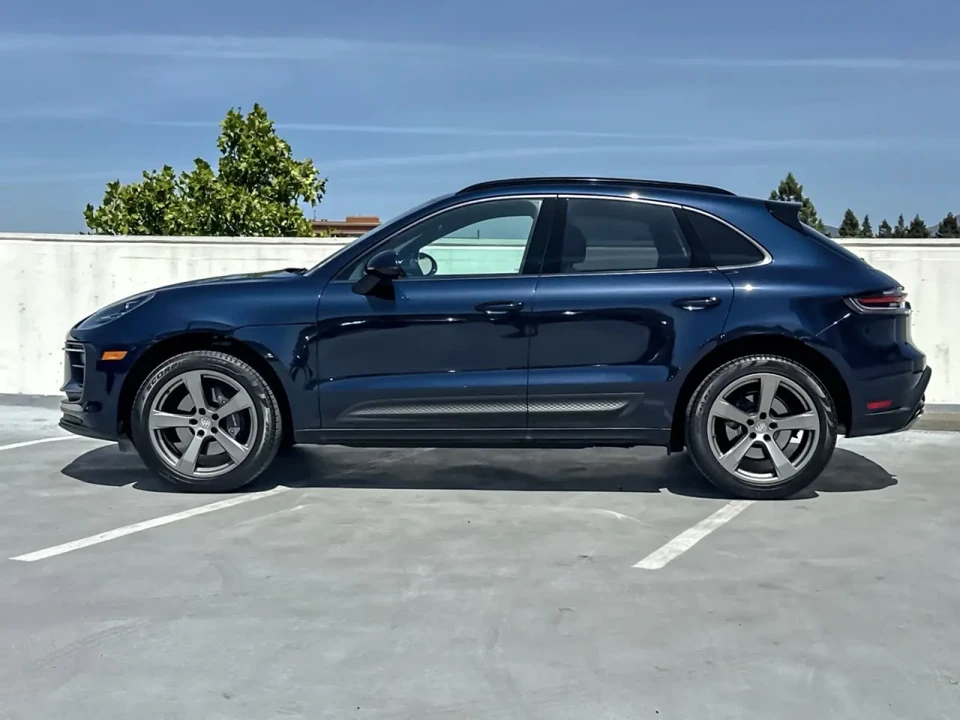 2023 Porsche Macan - Image 2 of 6