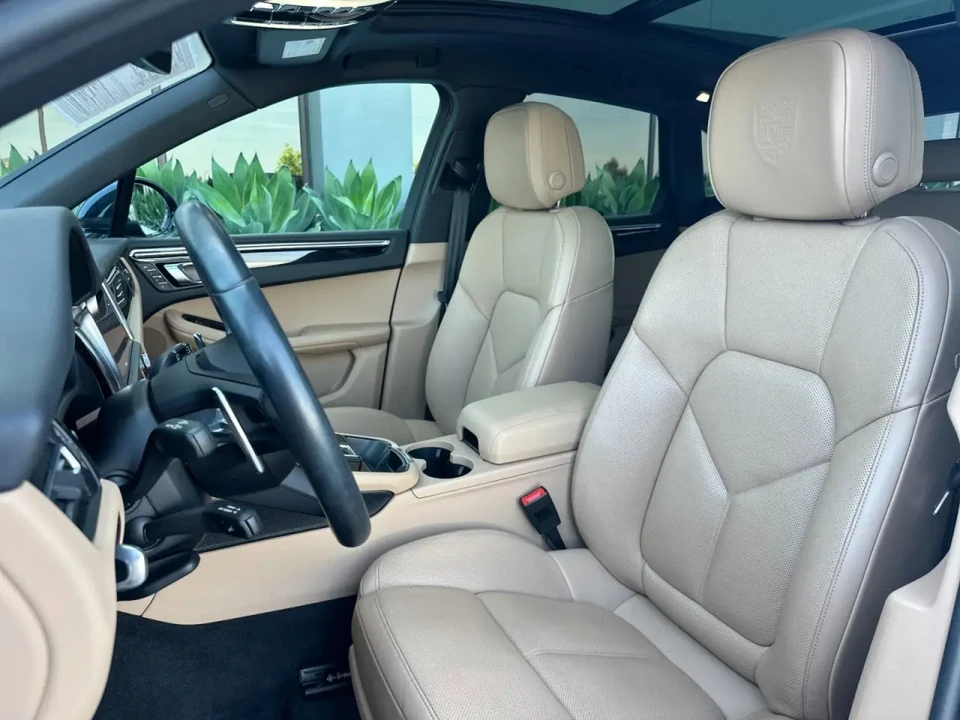 2023 Porsche Macan - Image 5 of 6