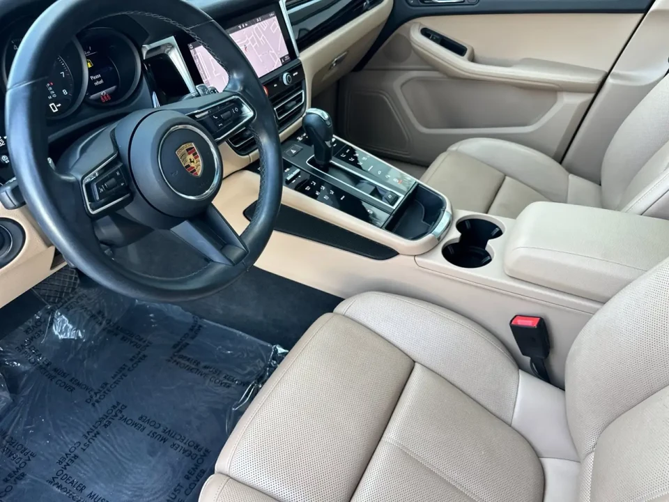 2023 Porsche Macan - Image 4 of 6
