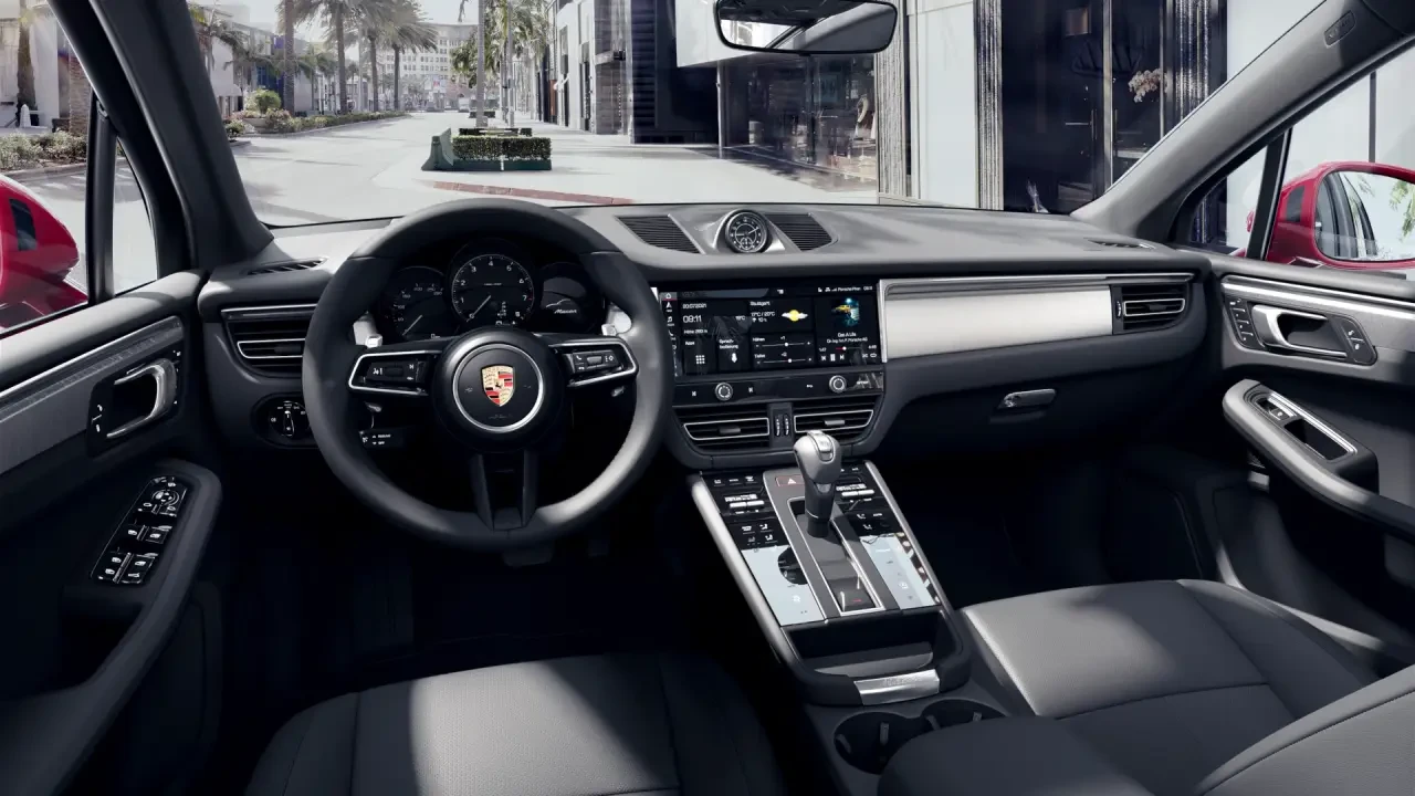2023 Porsche Macan - Image 4 of 6