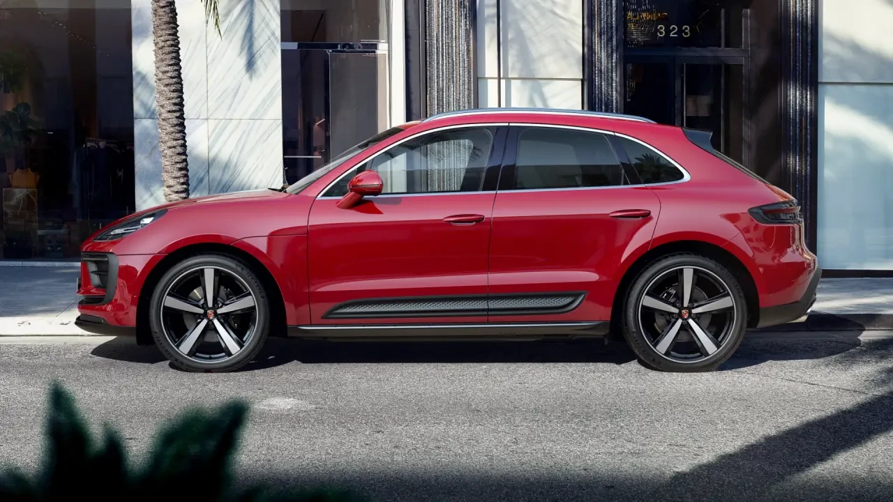 2023 Porsche Macan - Image 2 of 6