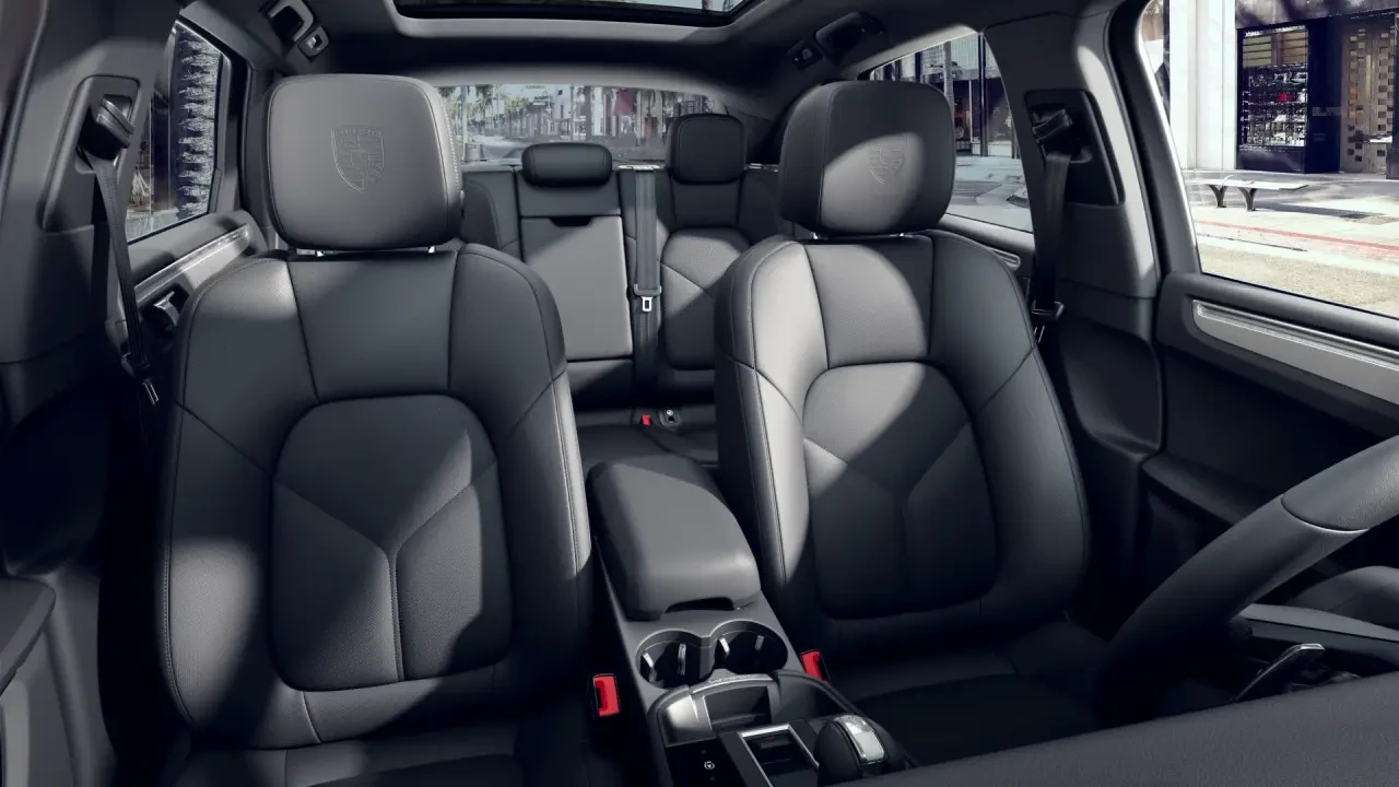 2023 Porsche Macan - Image 5 of 6