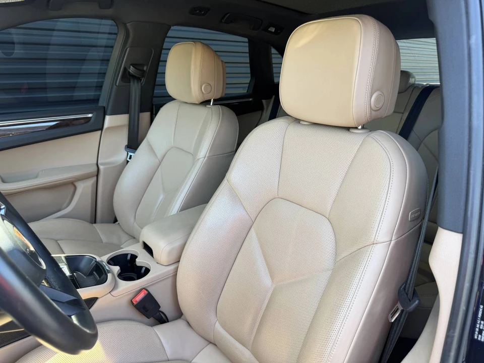 2023 Porsche Macan T - Image 5 of 5