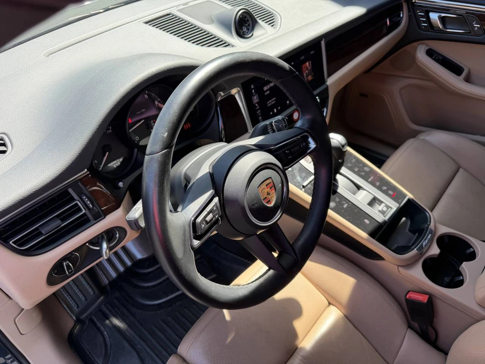 2023 Porsche Macan T - Image 4 of 5
