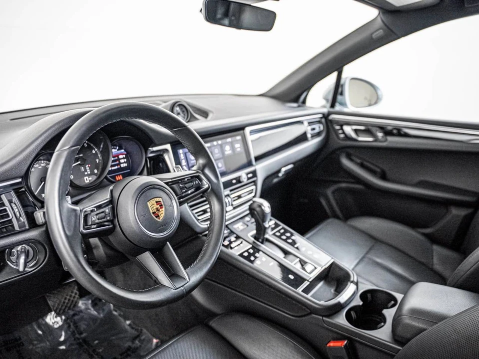 2023 Porsche Macan T - Image 4 of 5