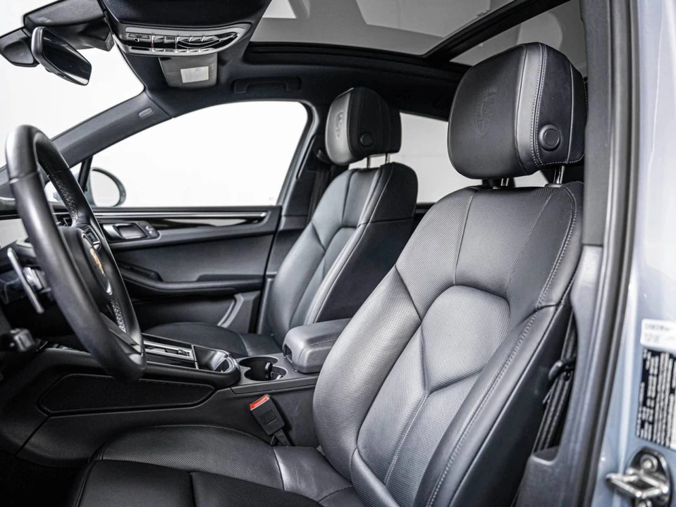 2023 Porsche Macan T - Image 5 of 5