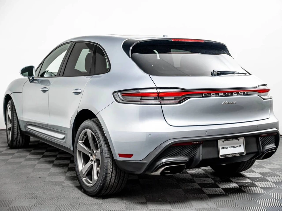2023 Porsche Macan T - Image 3 of 5