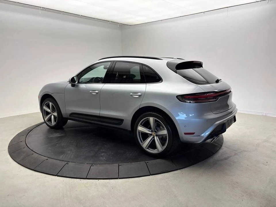 2023 Porsche Macan - Image 3 of 5