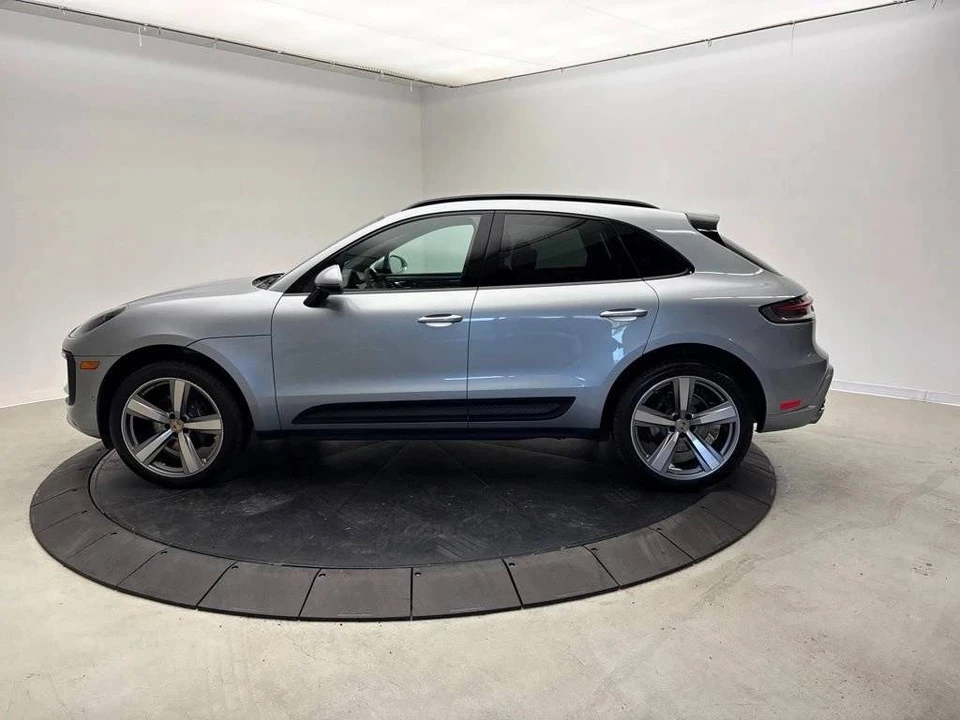2023 Porsche Macan - Image 2 of 5