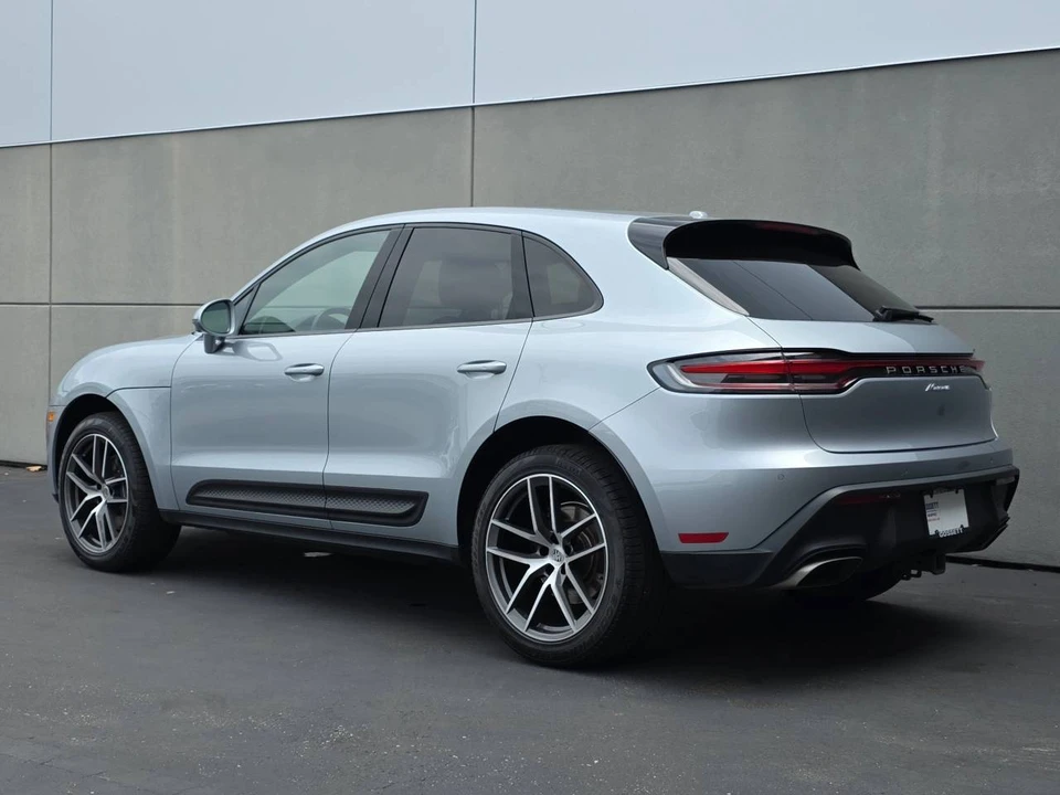 2023 Porsche Macan - Image 3 of 5