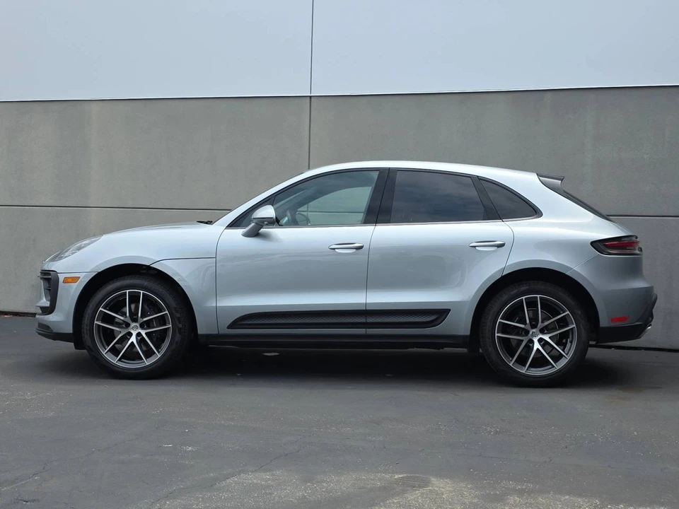 2023 Porsche Macan - Image 2 of 5