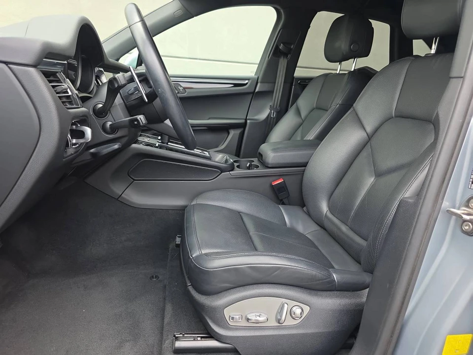 2023 Porsche Macan - Image 5 of 5