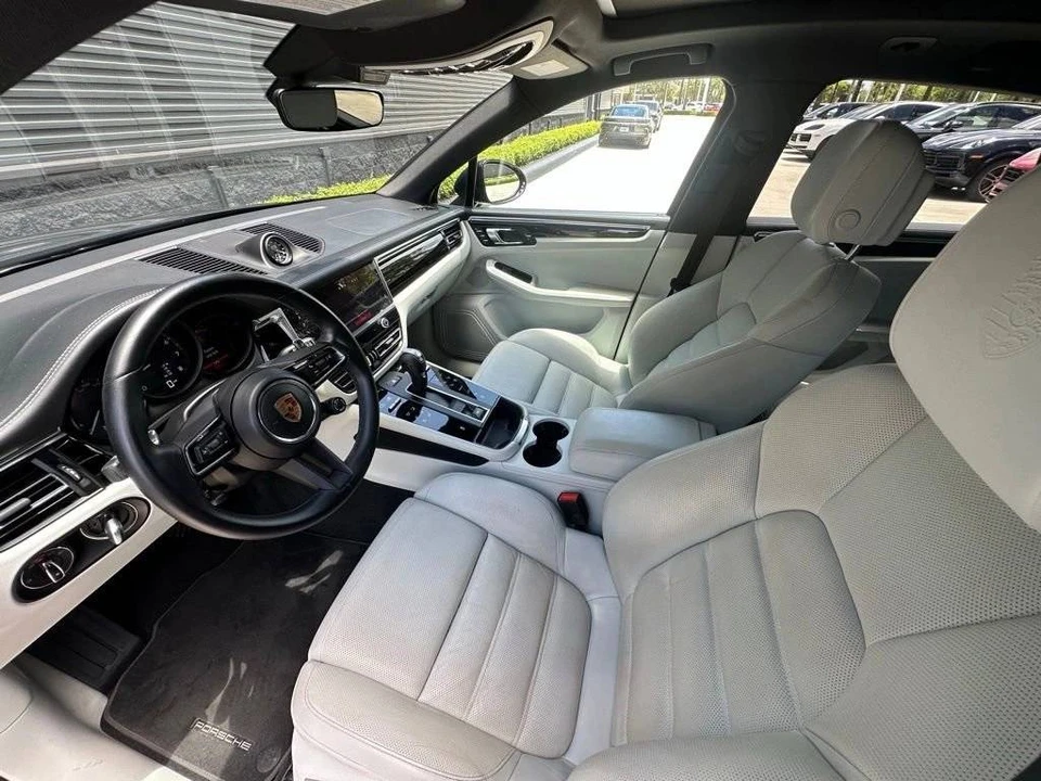 2023 Porsche Macan - Image 4 of 5
