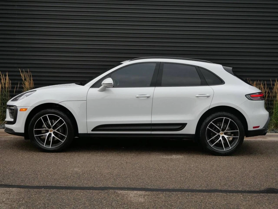 2023 Porsche Macan - Image 2 of 5