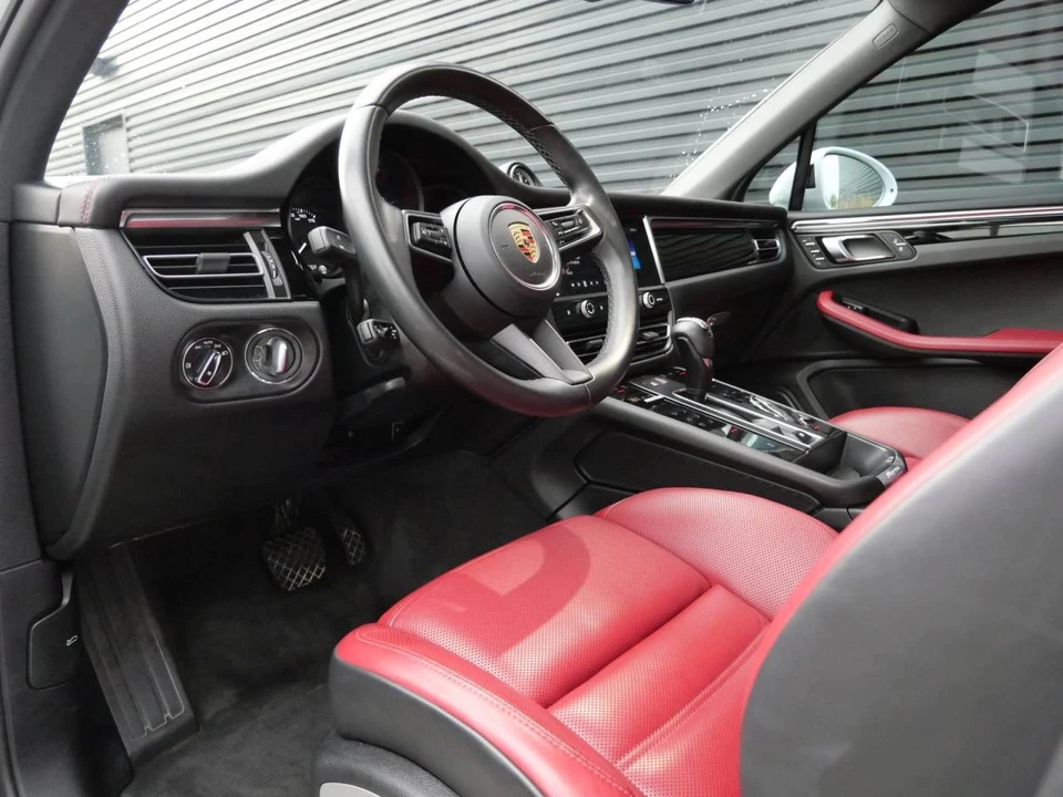 2023 Porsche Macan - Image 4 of 5