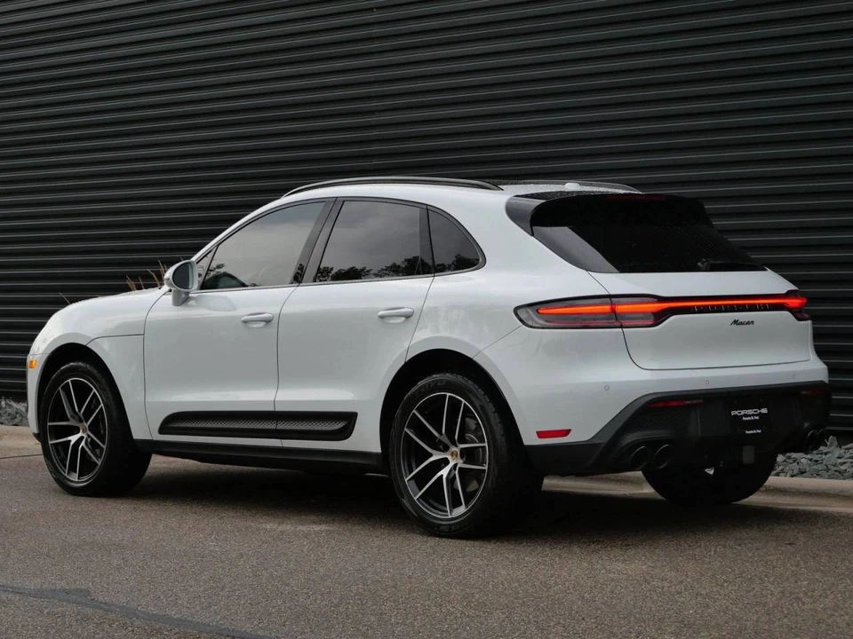 2023 Porsche Macan - Image 3 of 5