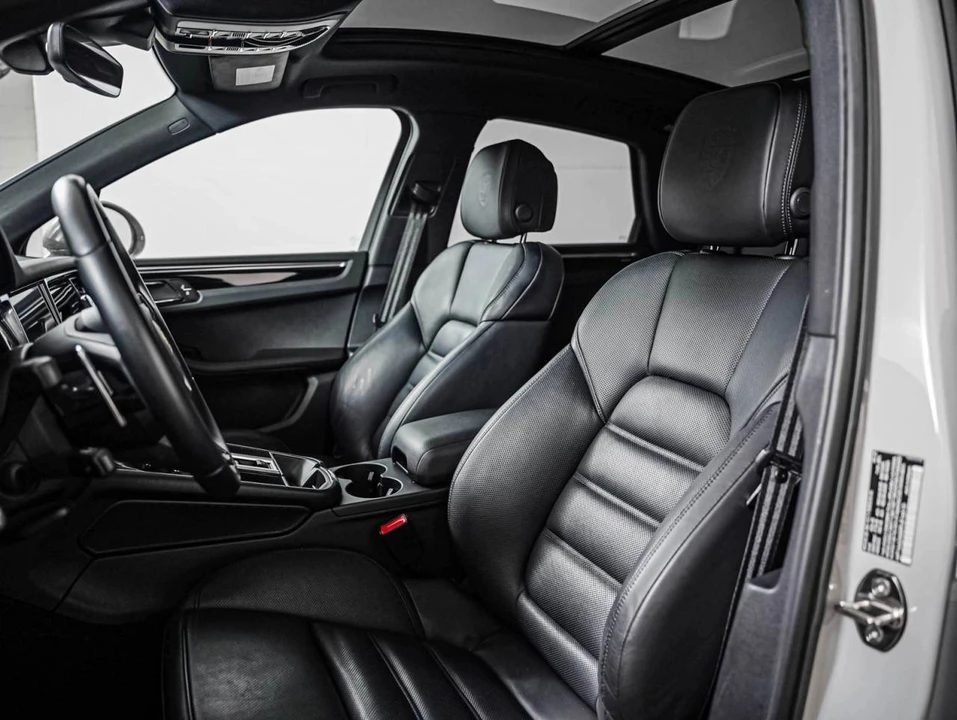 2023 Porsche Macan T - Image 5 of 5