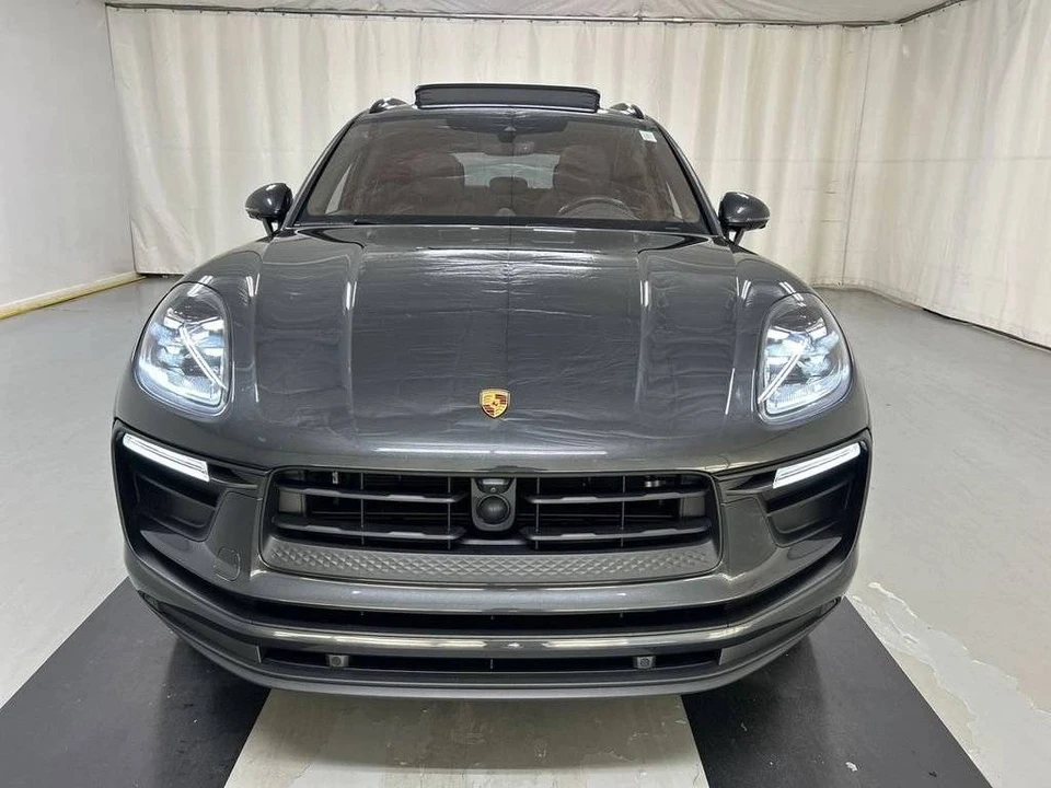 2023 Porsche Macan - Image 3 of 5