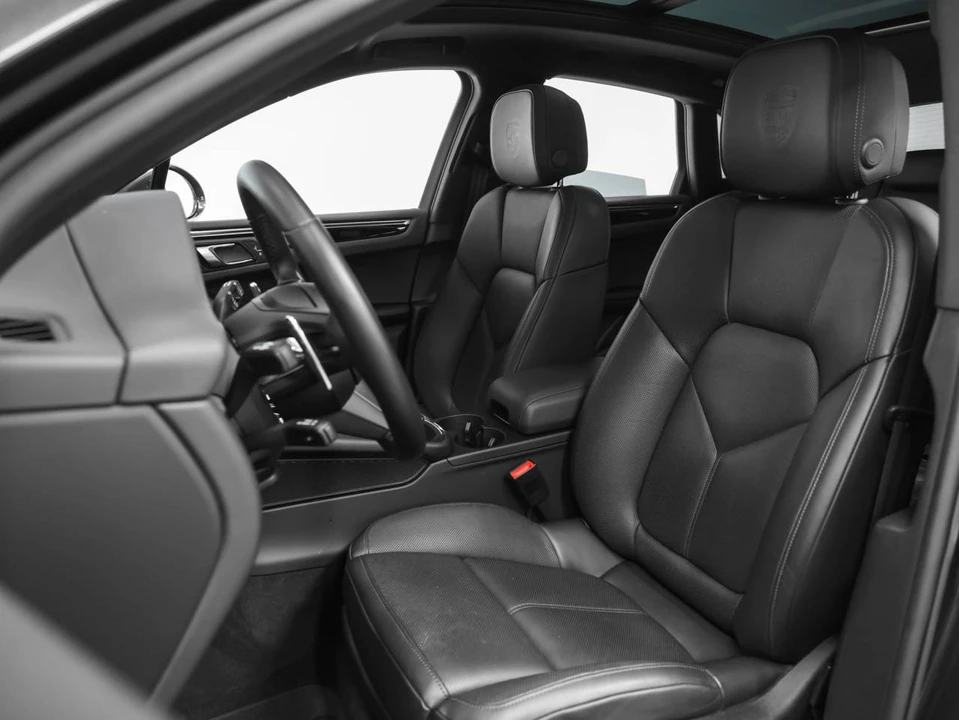 2023 Porsche Macan T - Image 5 of 5