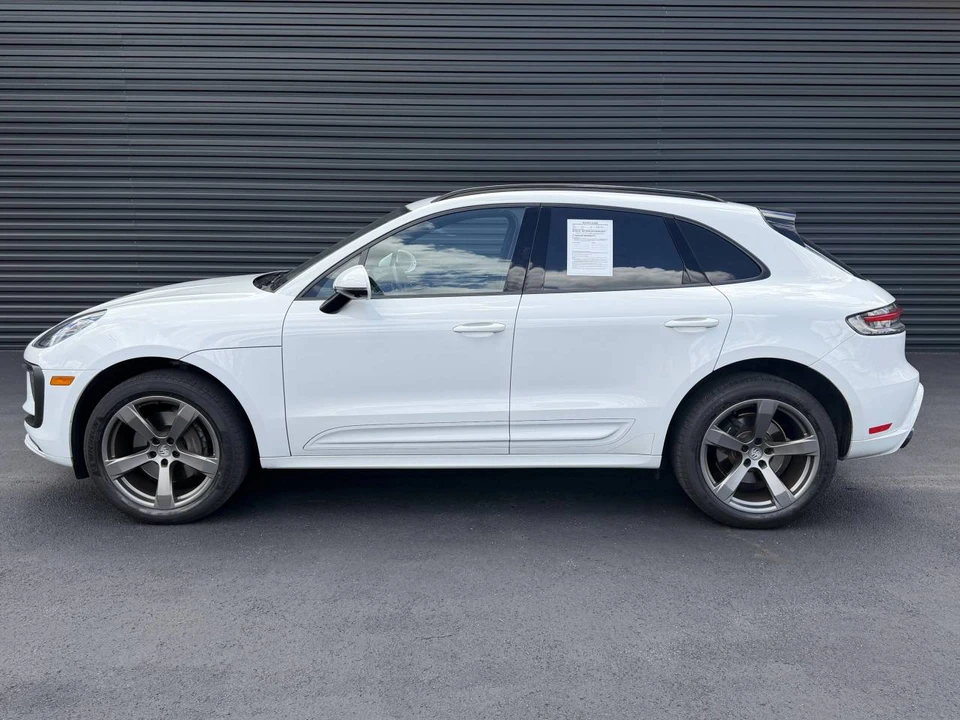 2023 Porsche Macan - Image 2 of 5