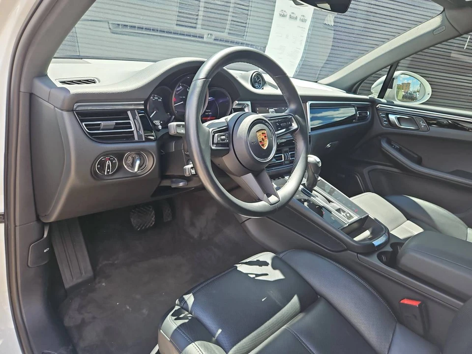 2023 Porsche Macan T - Image 4 of 5