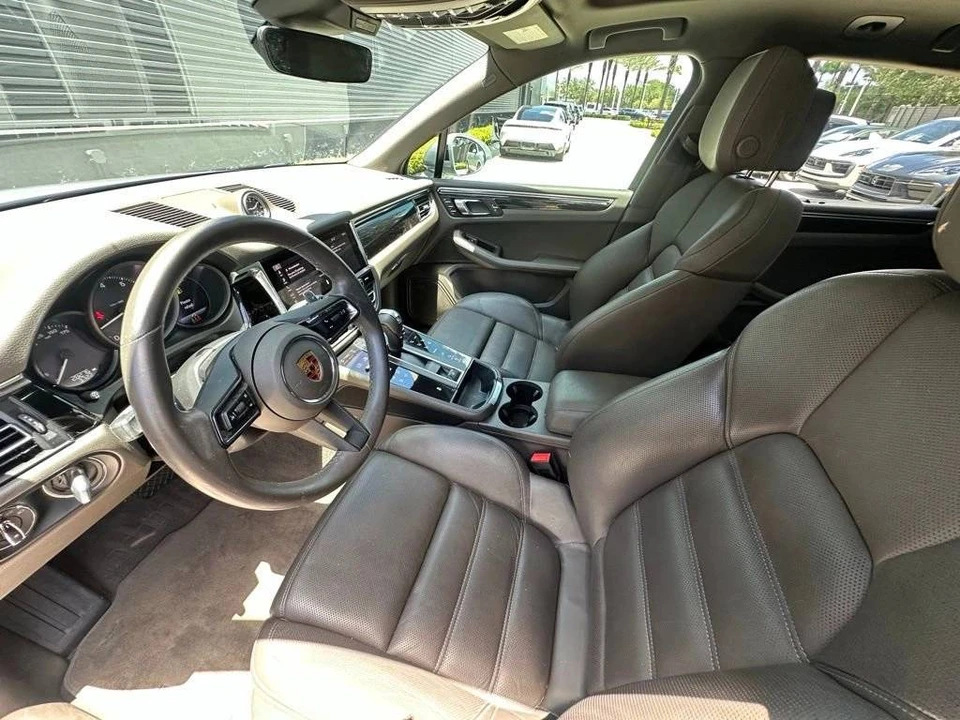 2023 Porsche Macan - Image 4 of 5