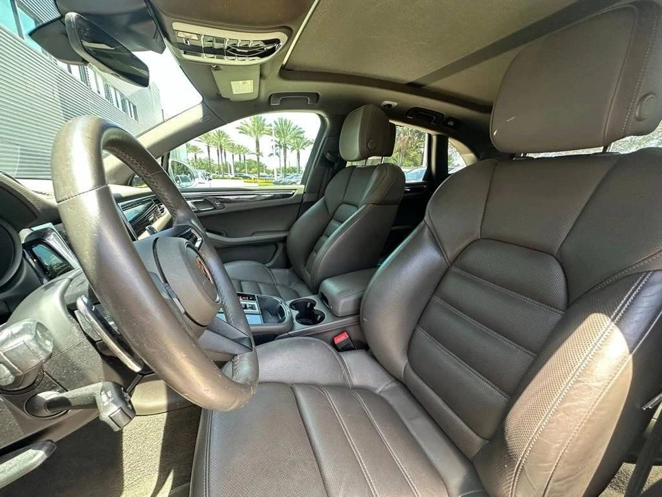 2023 Porsche Macan - Image 5 of 5