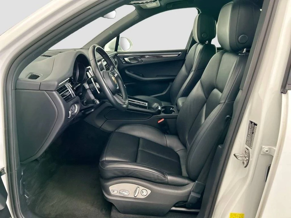 2023 Porsche Macan - Image 5 of 5