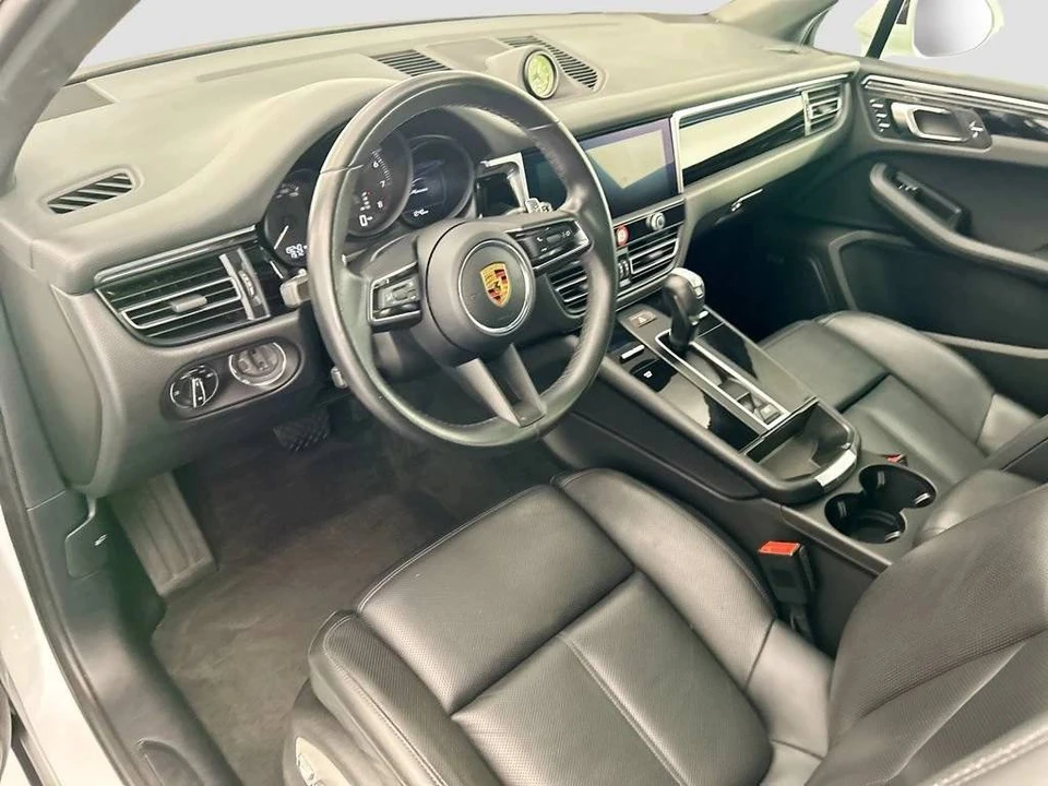 2023 Porsche Macan - Image 4 of 5