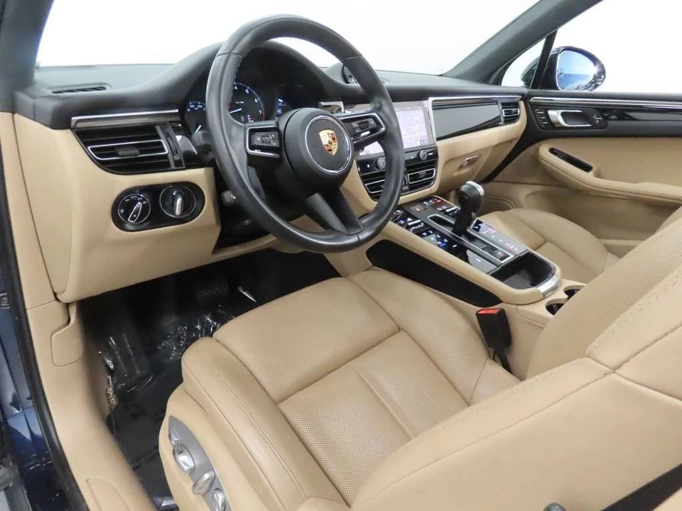 2023 Porsche Macan T - Image 4 of 5