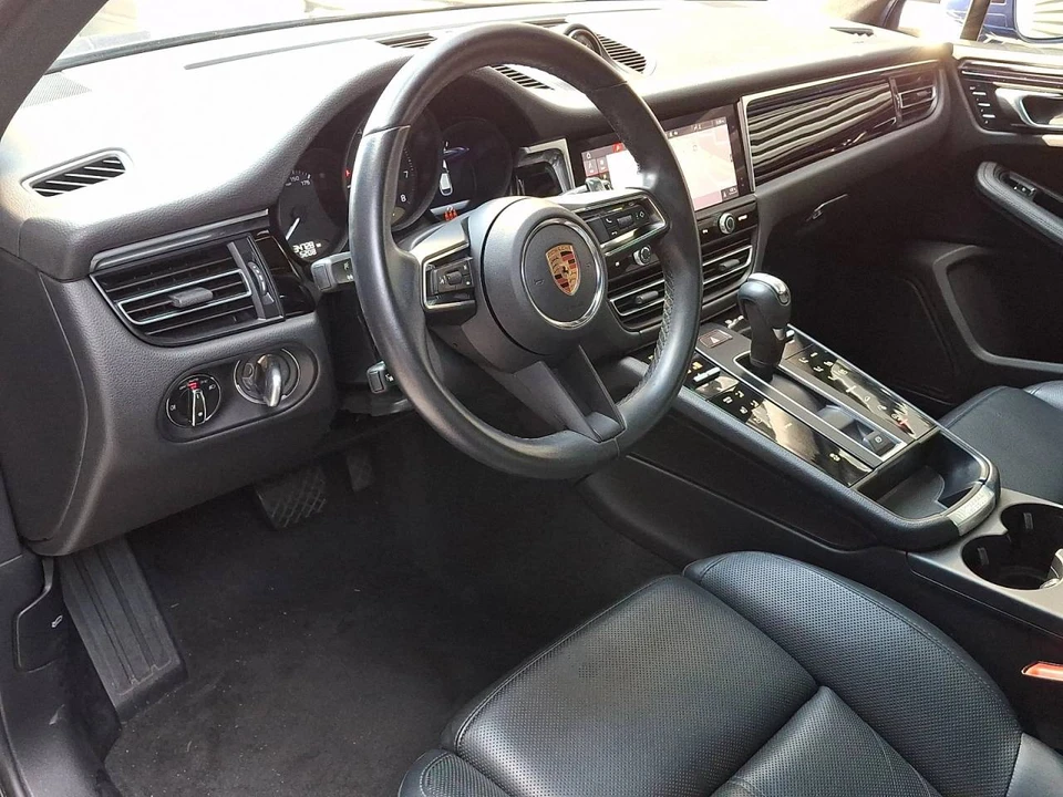 2023 Porsche Macan - Image 4 of 5