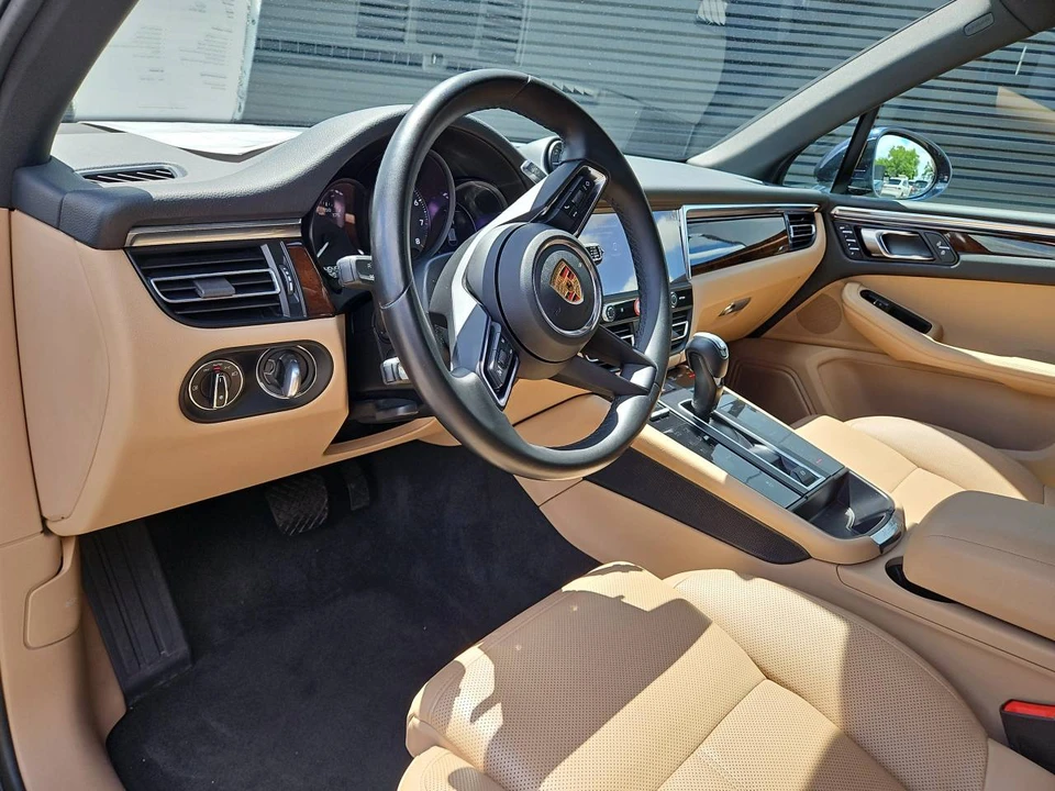 2023 Porsche Macan - Image 4 of 5