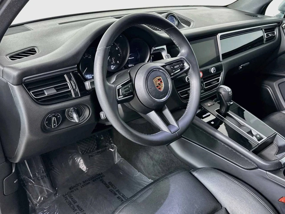 2023 Porsche Macan T - Image 4 of 5