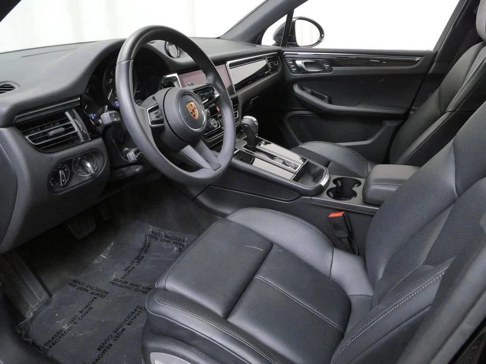 2023 Porsche Macan T - Image 4 of 5