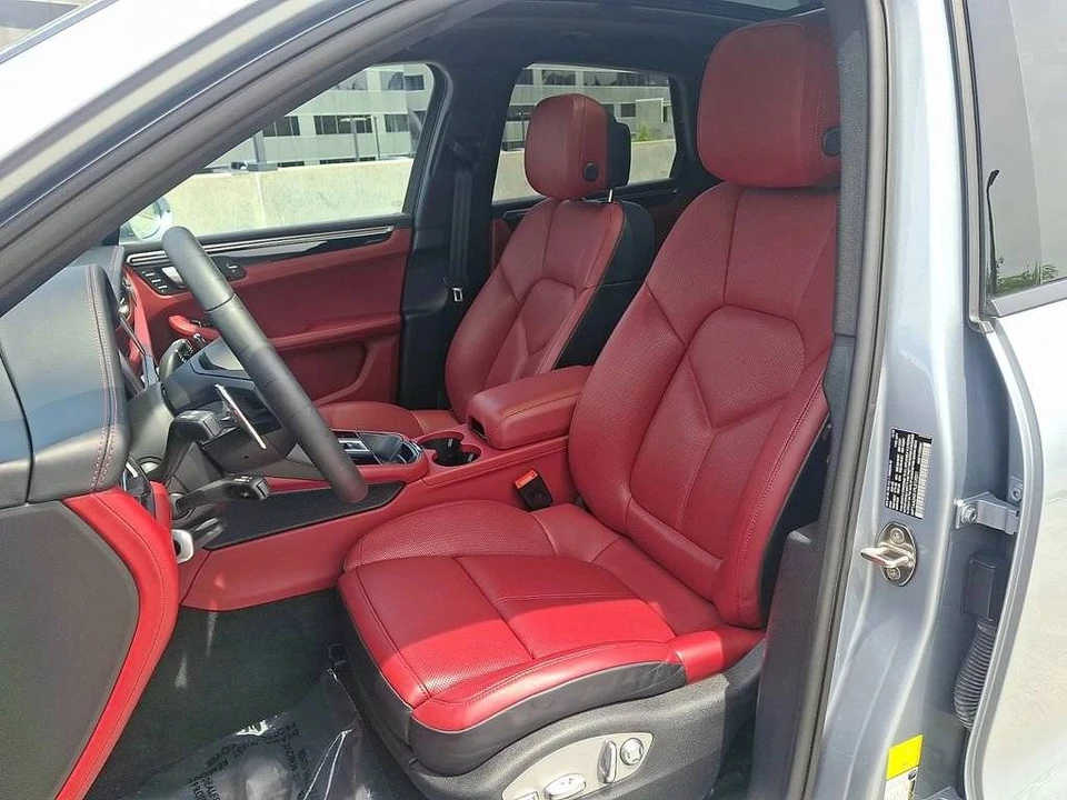 2023 Porsche Macan T - Image 5 of 5