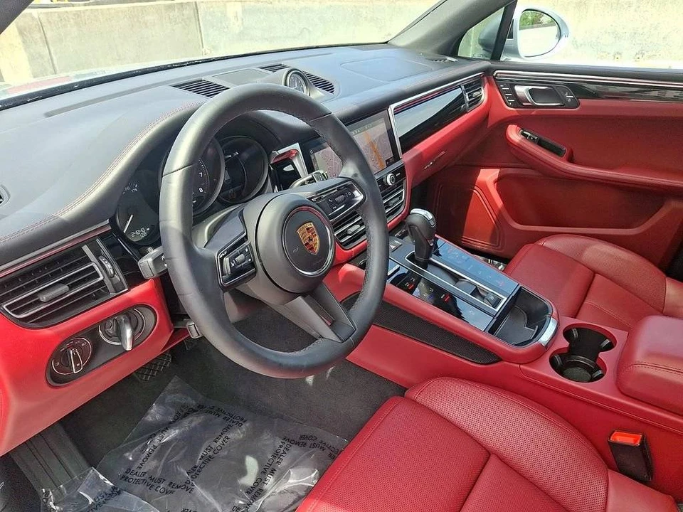 2023 Porsche Macan T - Image 4 of 5