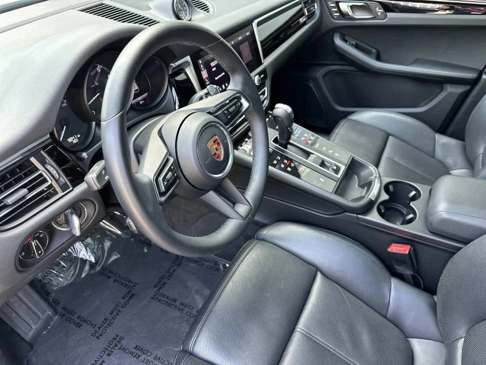 2023 Porsche Macan - Image 4 of 5