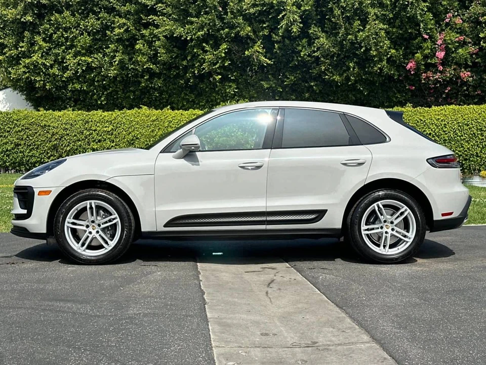 2023 Porsche Macan - Image 2 of 5