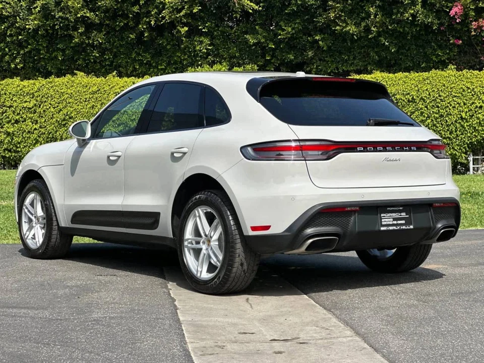 2023 Porsche Macan - Image 3 of 5