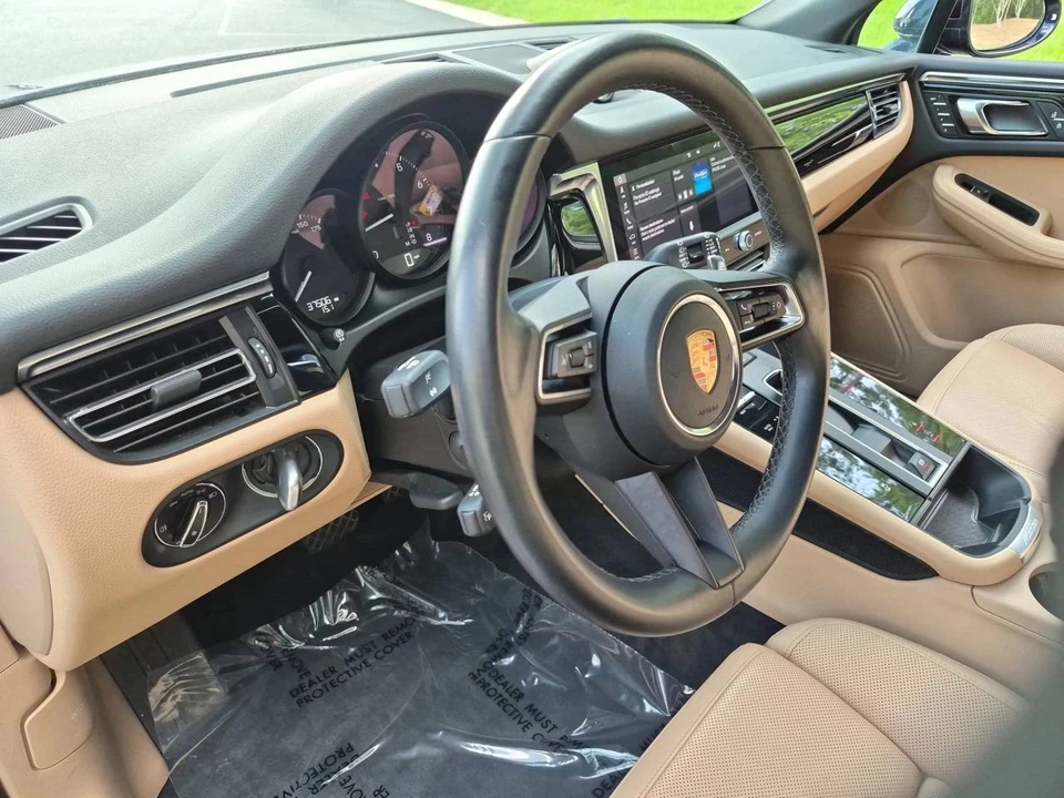 2023 Porsche Macan T - Image 4 of 5