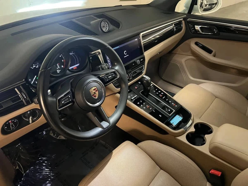 2023 Porsche Macan T - Image 4 of 5