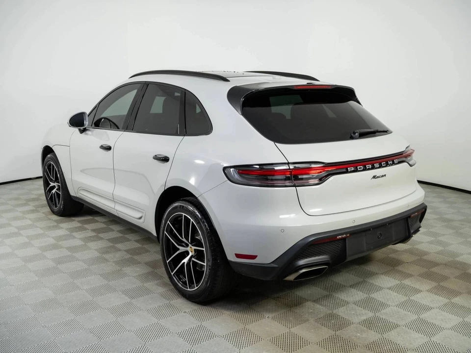 2023 Porsche Macan - Image 3 of 5