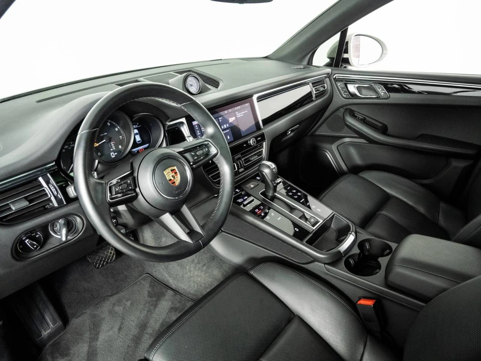 2023 Porsche Macan - Image 4 of 5